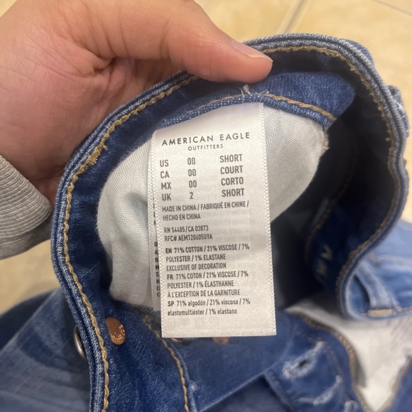 Button Jean - Picture 3 of 3